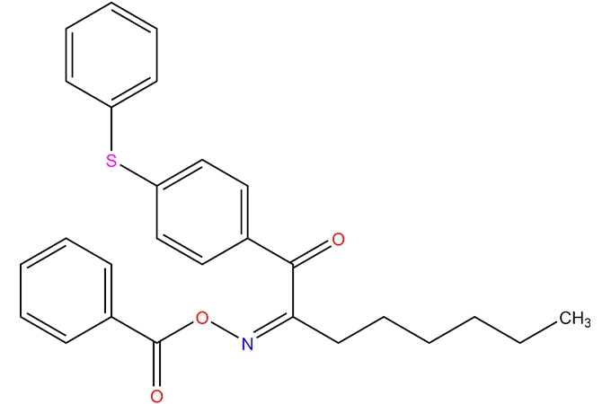 1-[4-(feniltio) fenil]-1,2-octanediona 2-(O-benzoiloxima)