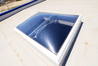 ¿Qué materiales daña los rayos UV?