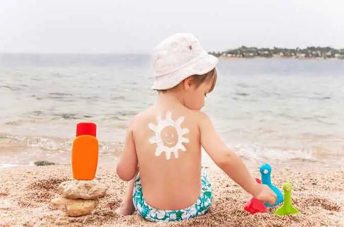 Dióxido de titanio y sílice y trietoxicaprilsilano